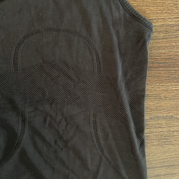 Black lululemon tank - Picture 2 of 3